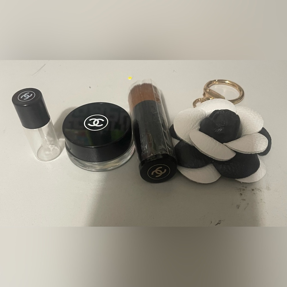 CHANEL Black and White Makeup Set with Flower Keychain